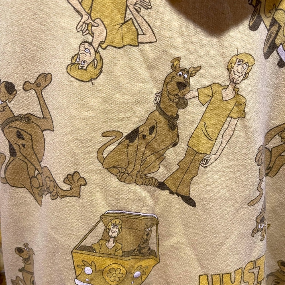 SCOOBY-DOO Yellow Hoodie Size 15-17/XL Jr. Kangaroo Pocket Great Graphic EUC - Picture 5 of 12